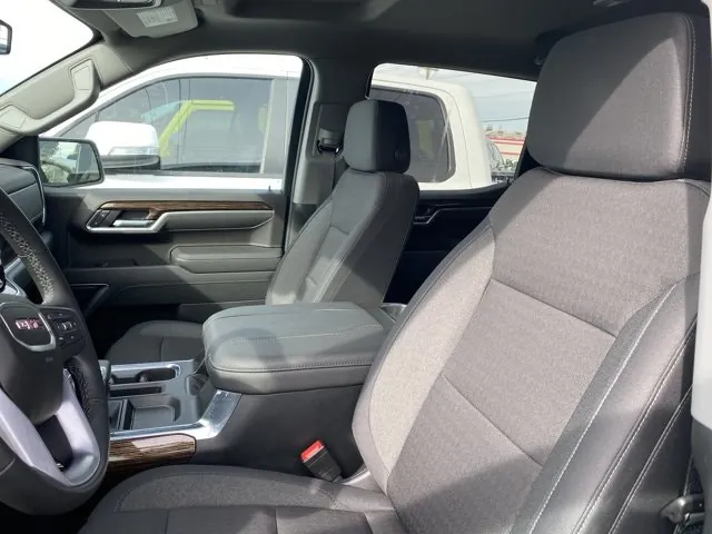 GMC Sierra 1500 2026 photo 2
