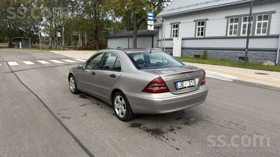 Mercedes-Benz C220 2003 photo 5