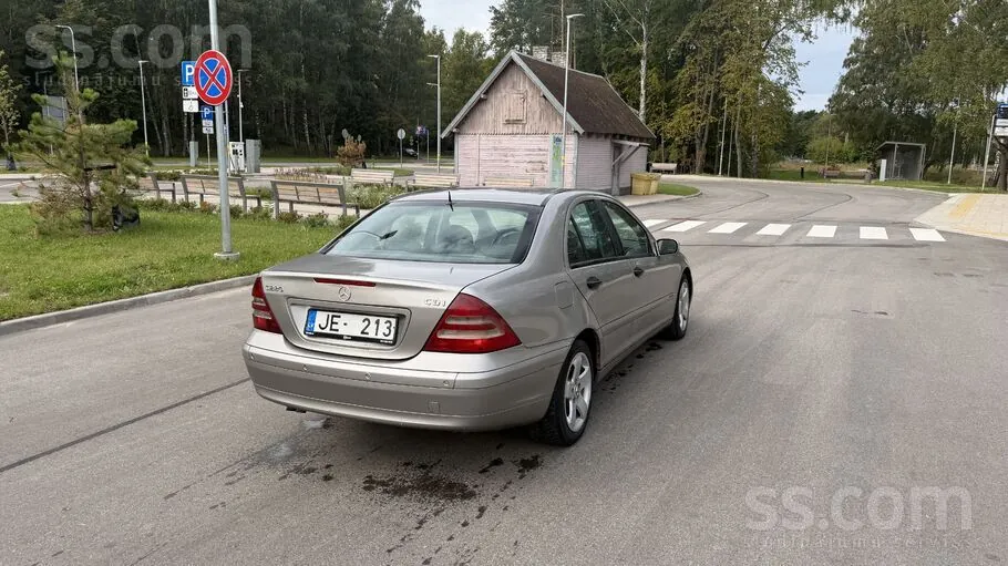 Mercedes-Benz C220 2003 photo 4