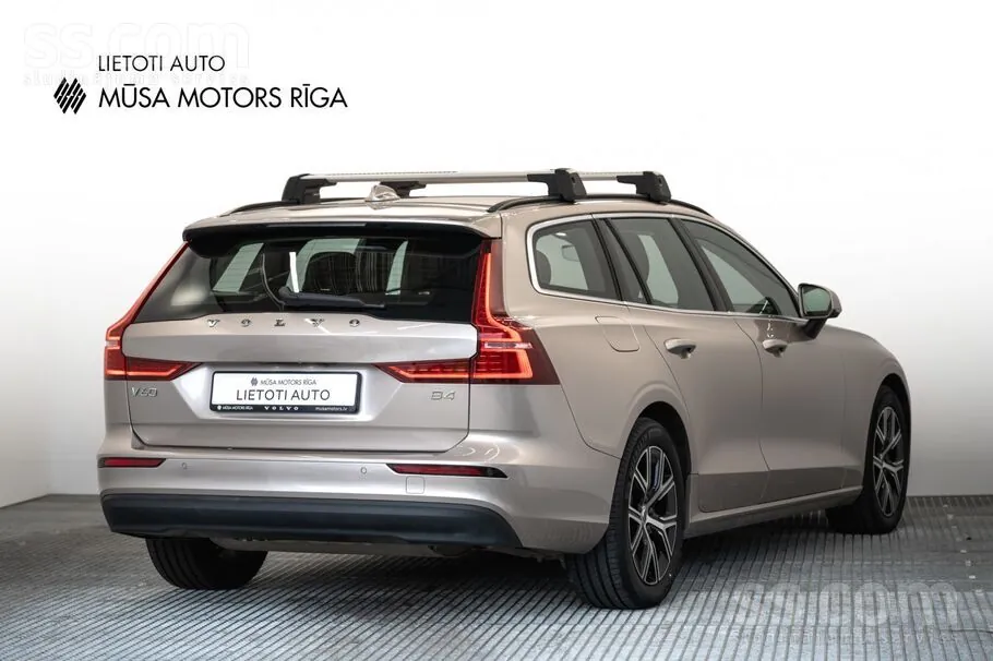Volvo V60 2024 photo 2