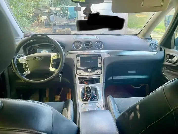 Ford Galaxy 2009 photo 2