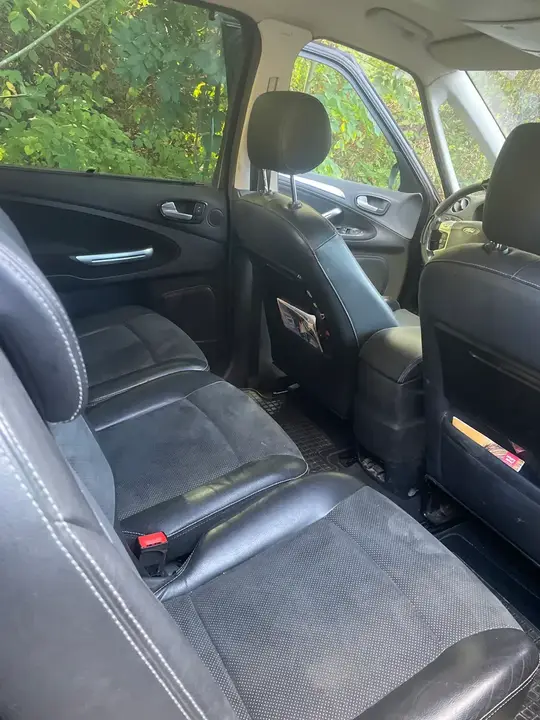 Ford Galaxy 2009 photo 3