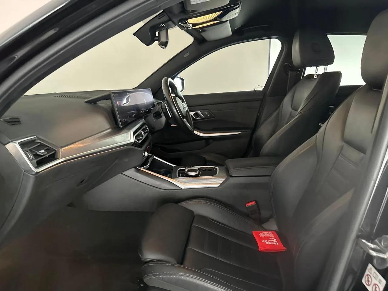 BMW 3 Series 2024 photo 4