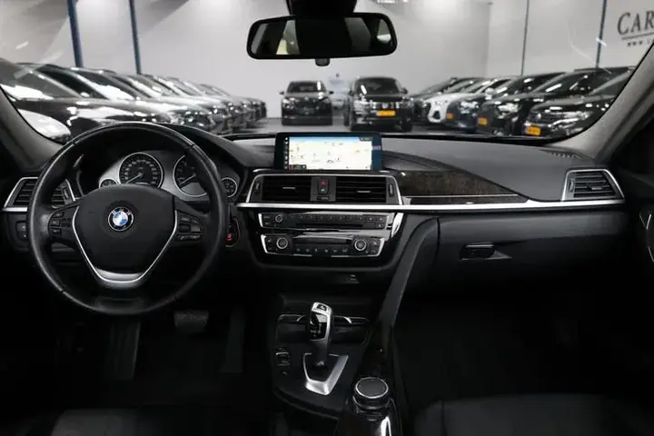 BMW 3Serie 2018 photo 2