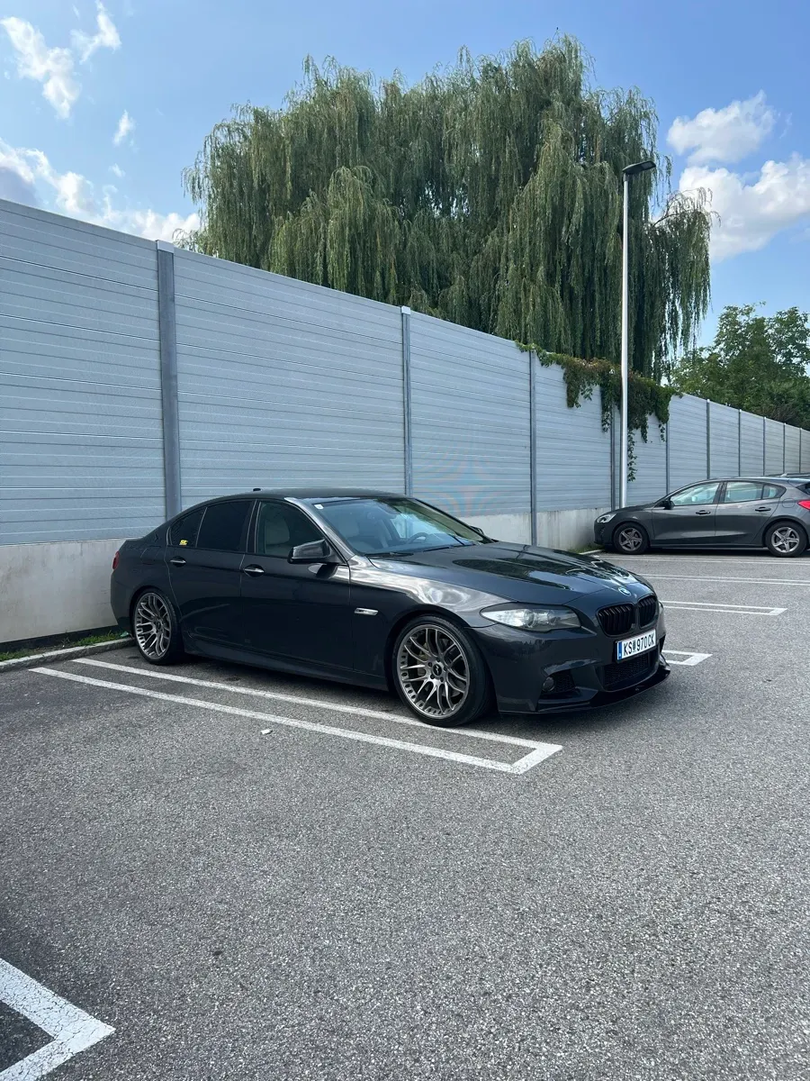 BMW 5 Series 2010 photo 2