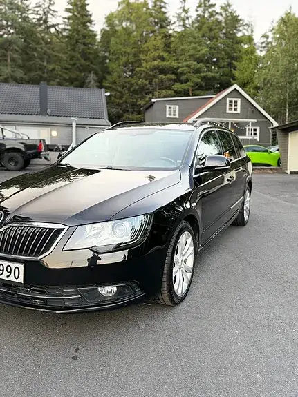 Skoda Superb 2015 photo 2