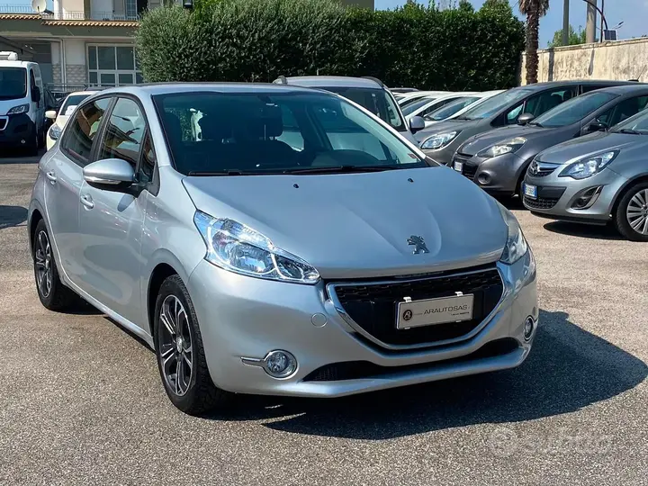 Peugeot 208 2015 photo 3