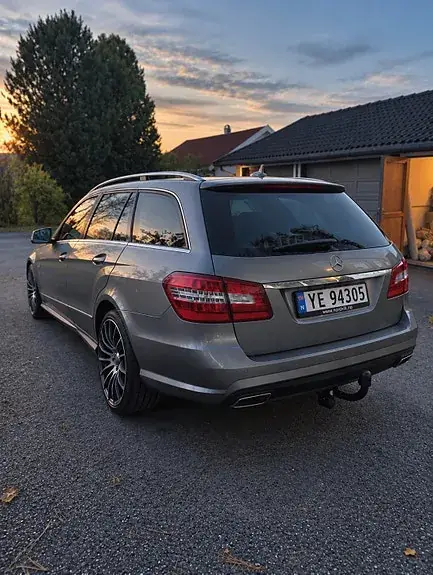 Mercedes-Benz E200 D 2011 photo 4