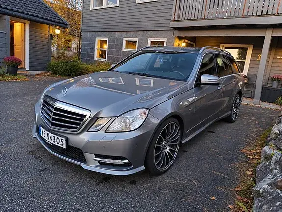 Mercedes-Benz E200 D 2011 photo 2