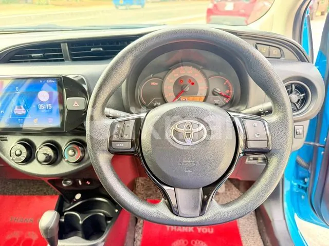 Toyota Vitz 2017 photo 5
