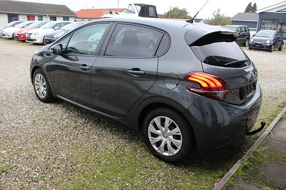 Peugeot 208 2017 photo 5