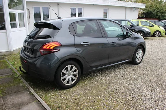 Peugeot 208 2017 photo 4