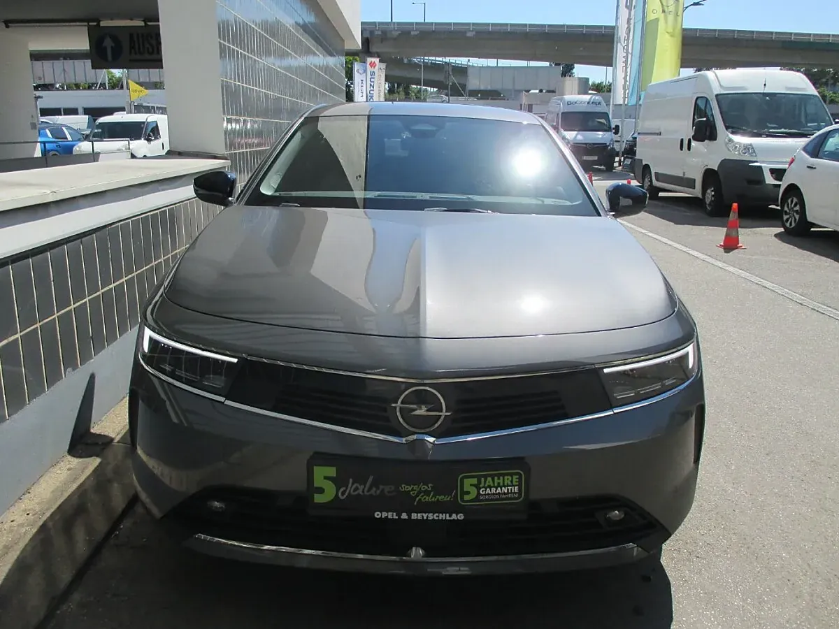 Opel Astra 2023 photo 3