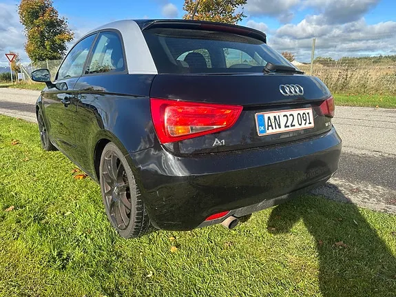 Audi A1 2010 photo 3