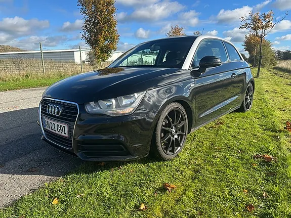 Audi A1 2010 photo 2