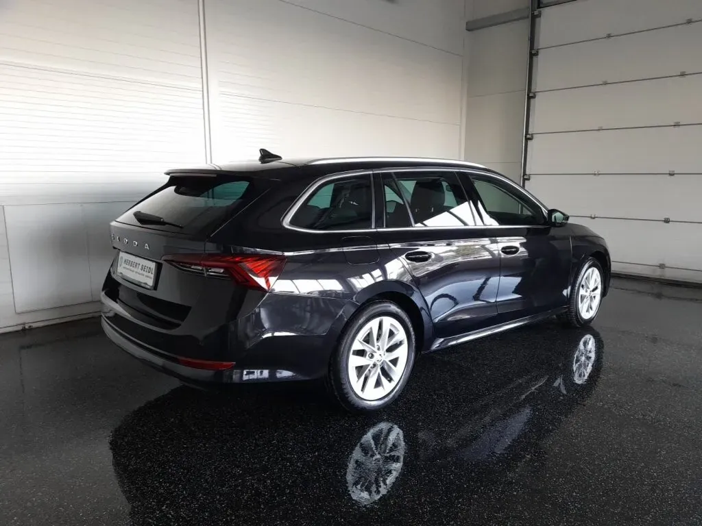 Skoda Octavia 2023 photo 2