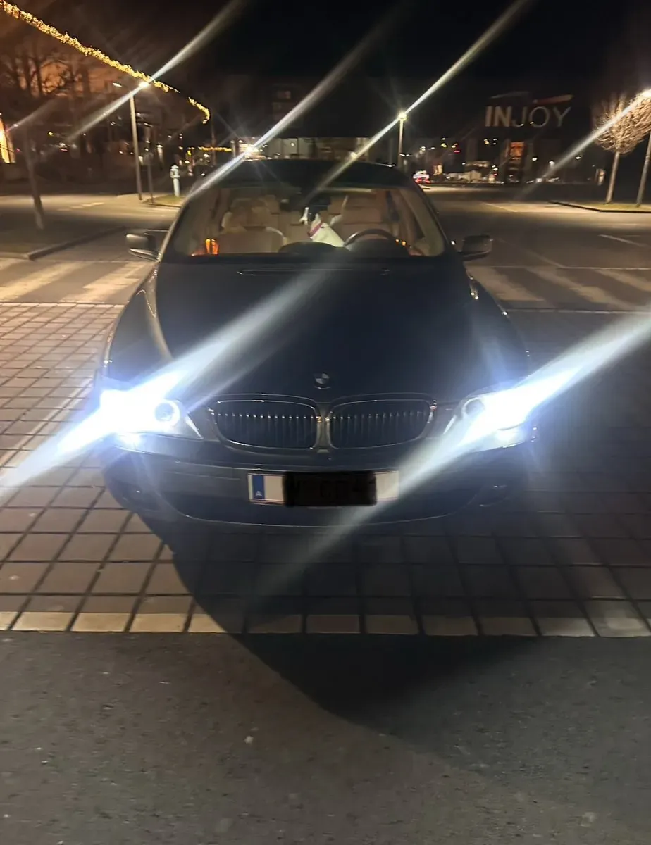 BMW 7 Series 2005 photo 2