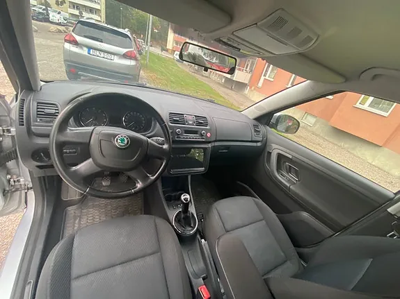 Skoda Fabia 2011 photo 5