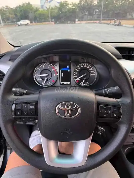 Toyota Hilux 2024 photo 3