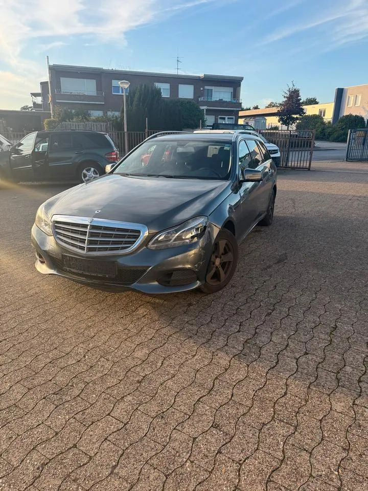 Mercedes-Benz E200