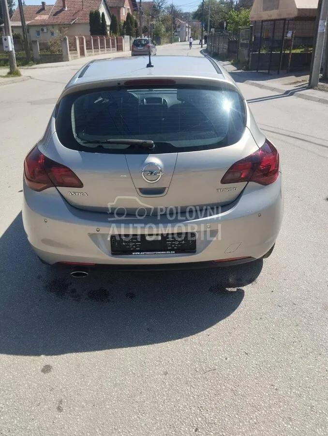 Opel Astra J 2010 photo 4