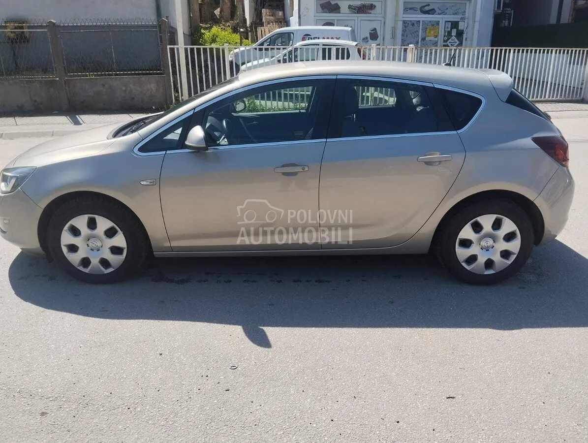 Opel Astra J