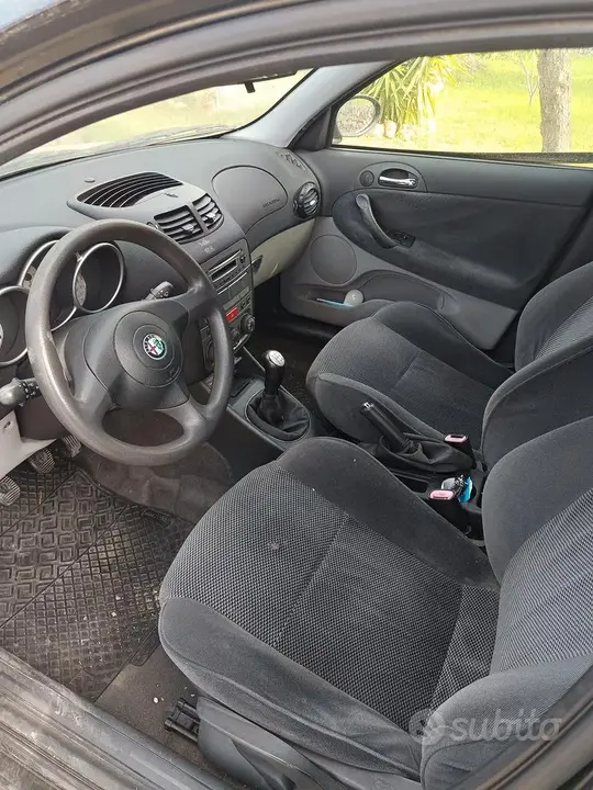 Alfa Romeo 147 2004 photo 5