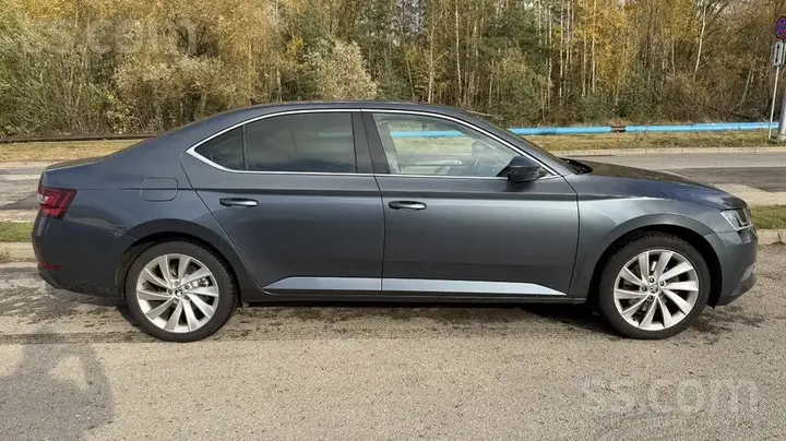 Skoda Superb 2015 photo 4