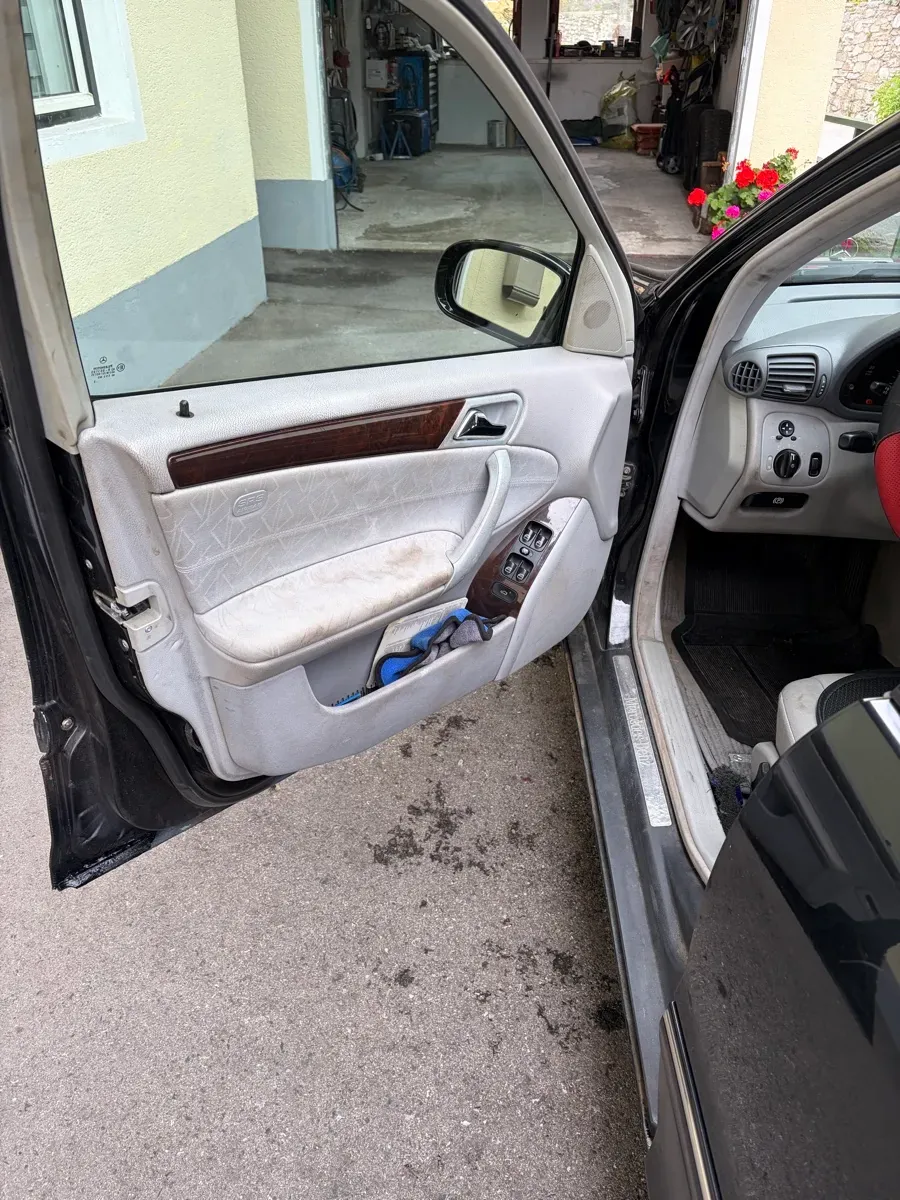 Mercedes-Benz C-Class 2003 photo 2