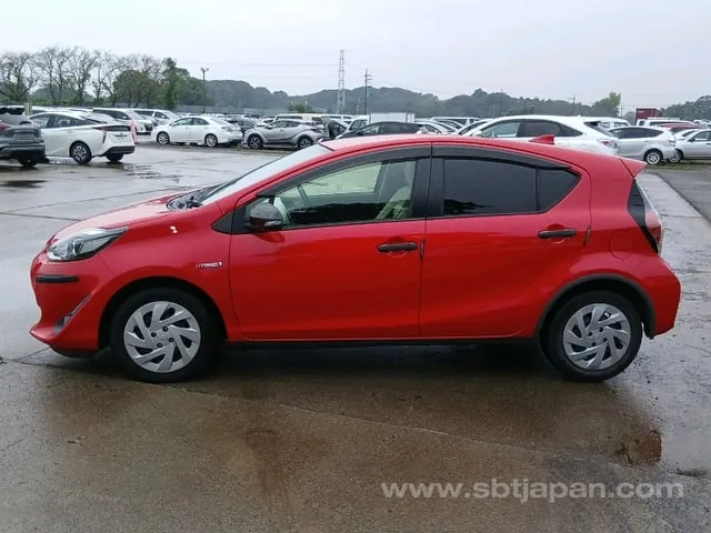 Toyota Aqua 2018 photo 4