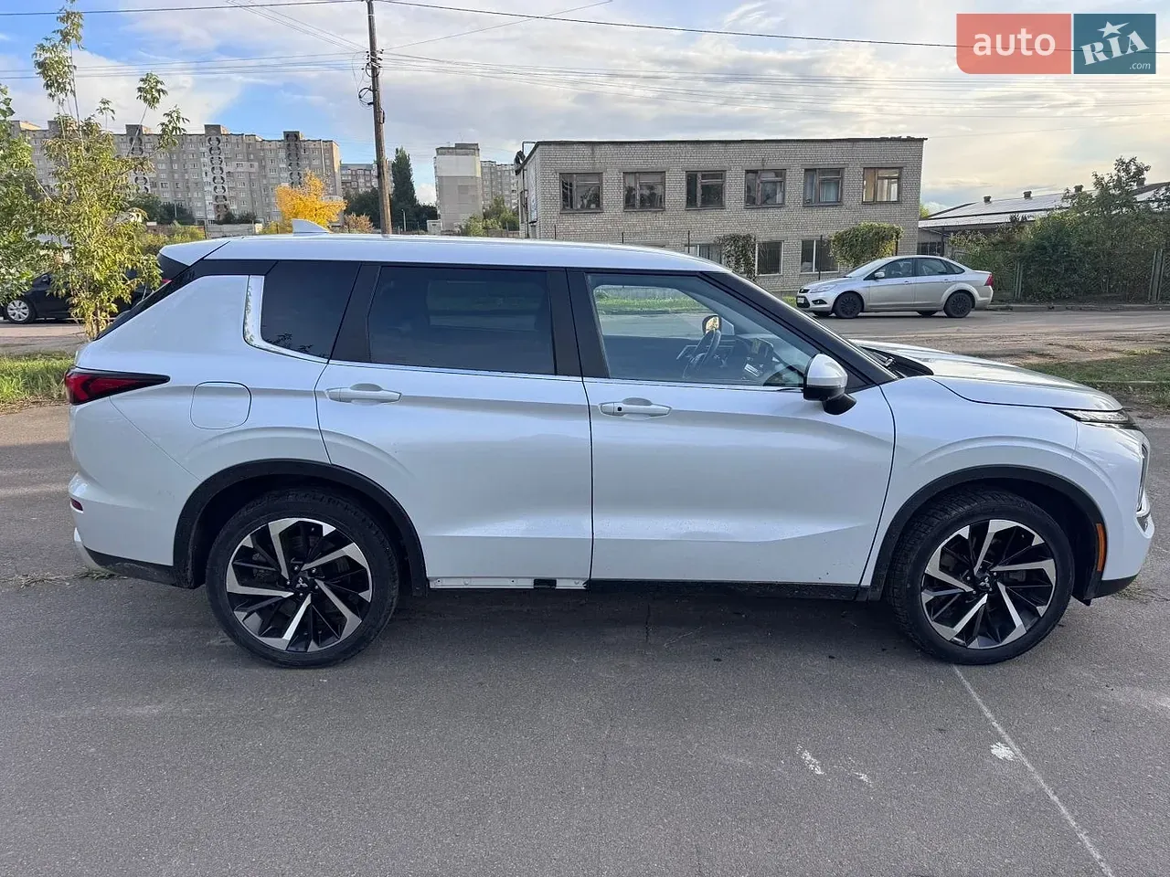 Mitsubishi Outlander 2022 photo 2