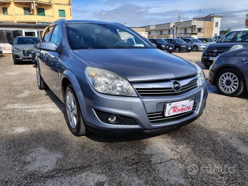 Opel Astra 2009 photo 2