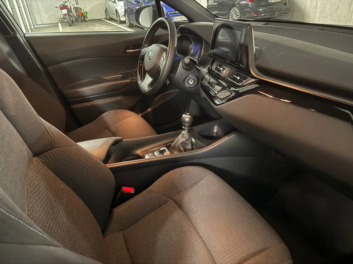 Toyota C-Hr 2016 photo 3