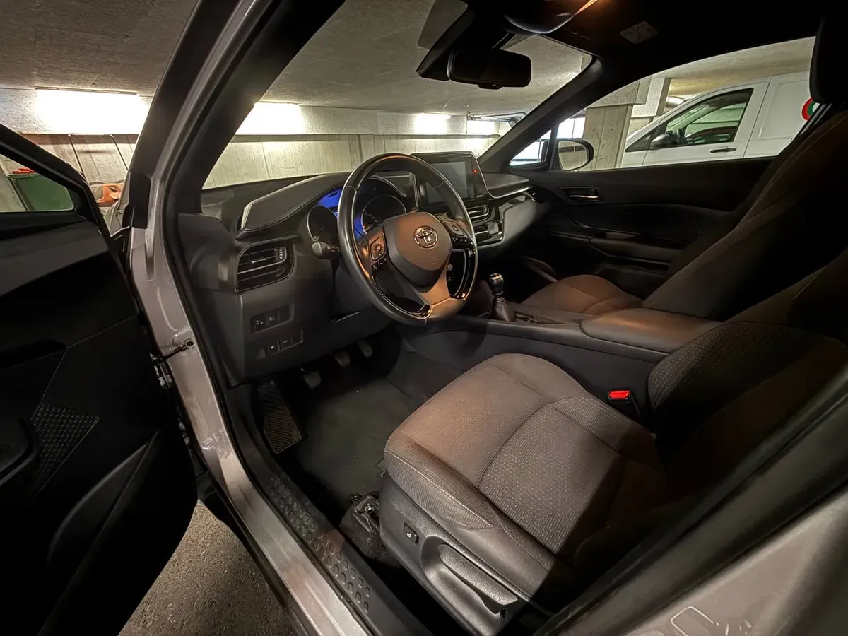 Toyota C-Hr 2016 photo 2