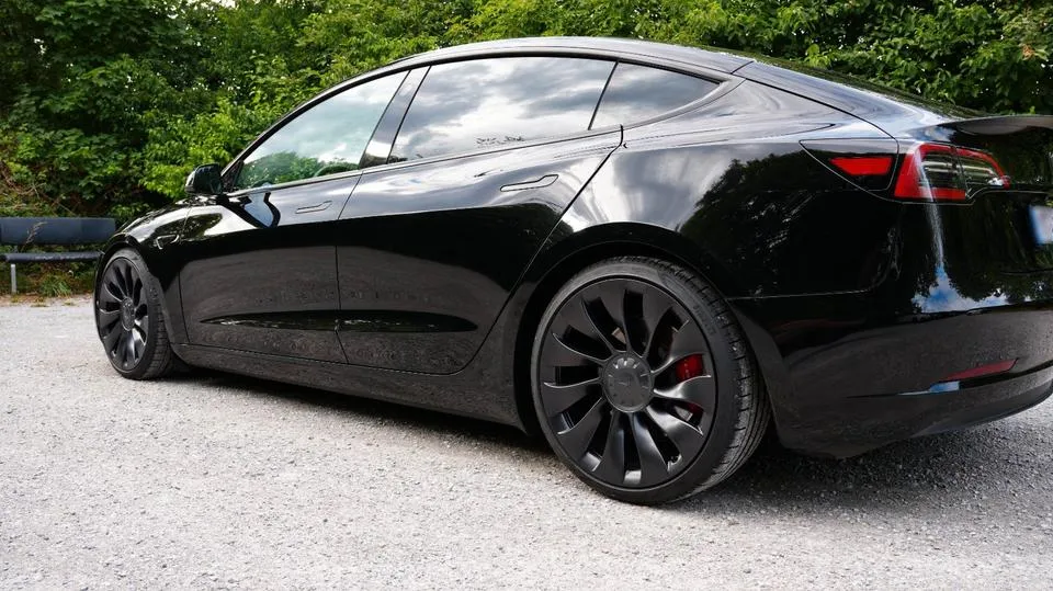 Tesla Model 3 Performance
