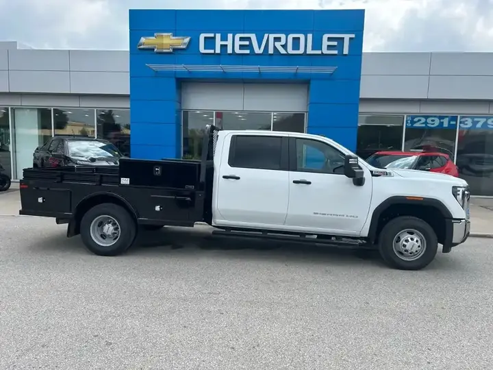 GMC Sierra 3500Hd 2026 photo 2