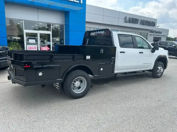 GMC Sierra 3500Hd 2026 photo 3