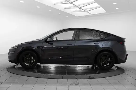 Tesla Model Y 2025 photo 2