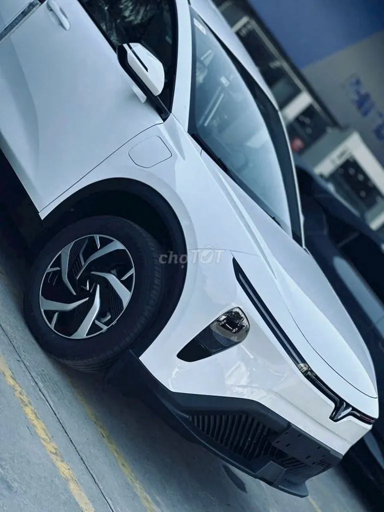 Vinfast Limo Green 2026 photo 3