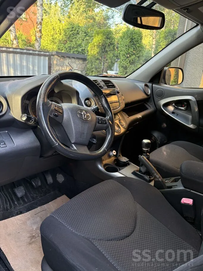 Toyota Rav4 2010 photo 3