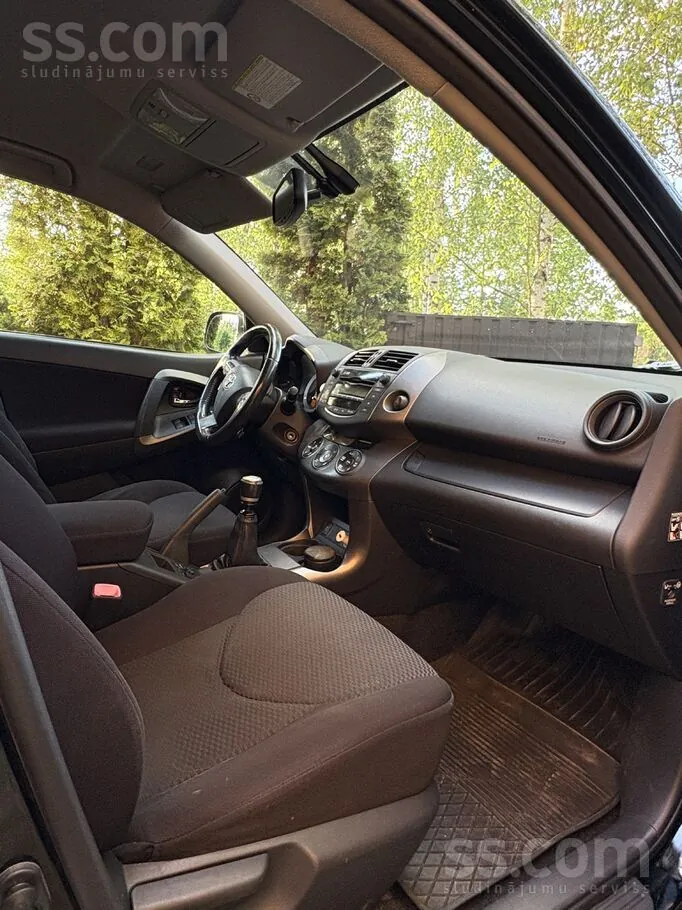 Toyota Rav4 2010 photo 2