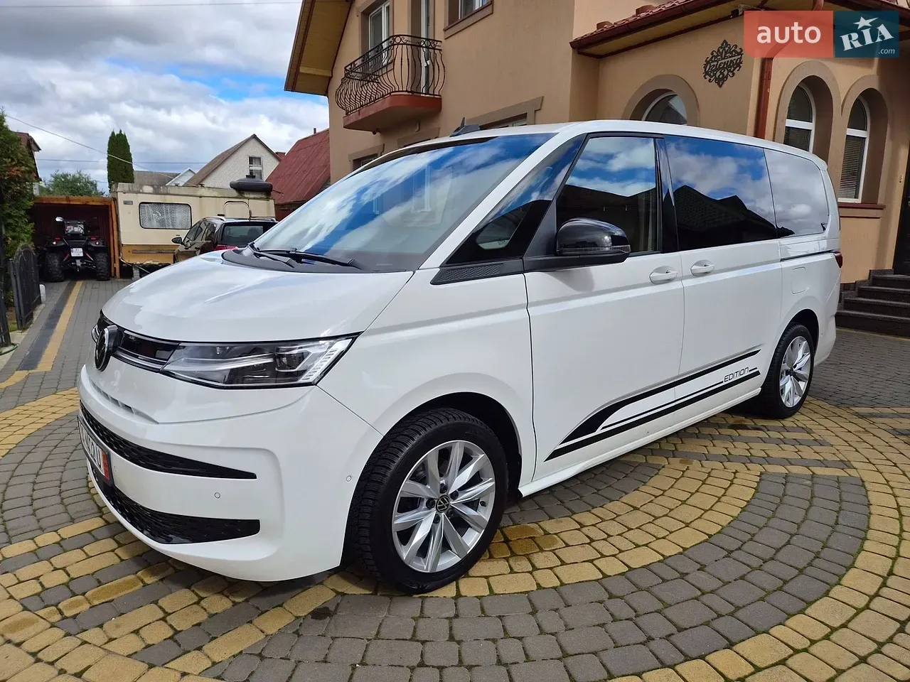 Volkswagen Multivan 2022 photo 2