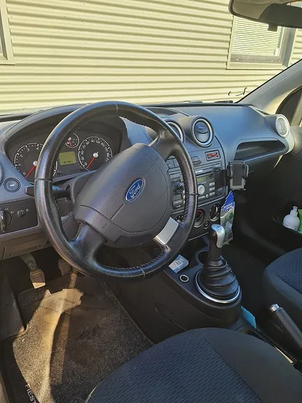 Ford Fiesta 2006 photo 2