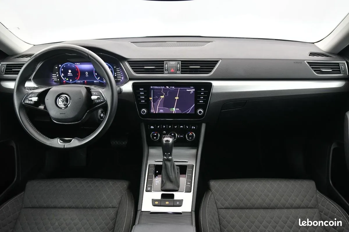 Skoda Superb 2021 photo 2