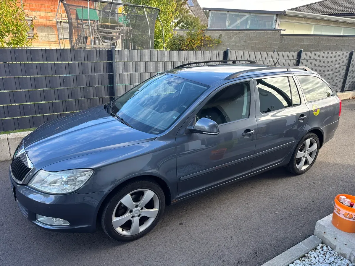 Skoda Octavia 2012 photo 2