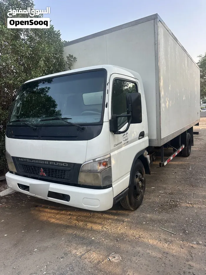 Mitsubishi Canter 2010 photo 2