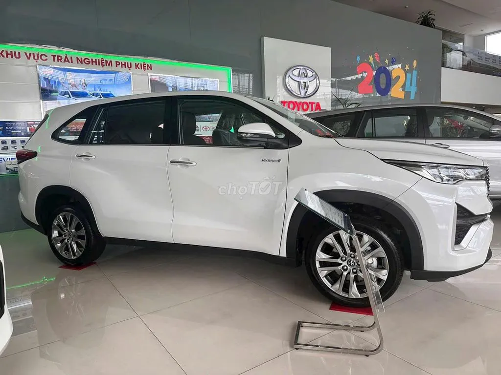 Toyota Innova Cross 2026 photo 2