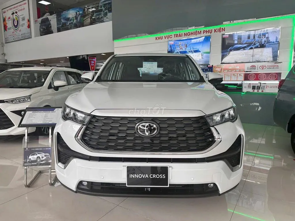 Toyota Innova Cross