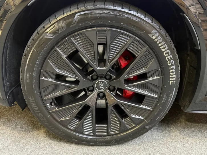 Audi Sq8 2023 photo 2