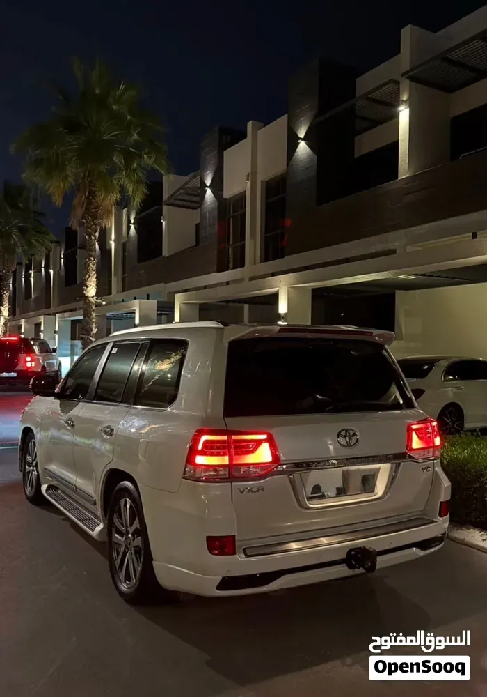 Toyota Land Cruiser 2017 photo 2
